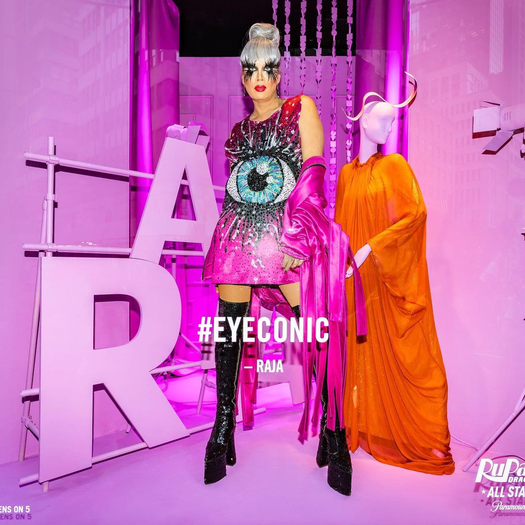 Rumors_Ruviews's tweet photo. Cada uno de los escaparates ha sido diseñado expresamente para plasmar la personalidad y el carácter de las ganadoras que en unas semanas se batirán en duelo en la séptima edición de 'RuPaul's Drag Race All Stars' 💫 ¿Cuál de las ocho composiciones es vuestra favorita? https://t.co/Luq7e1oxI4