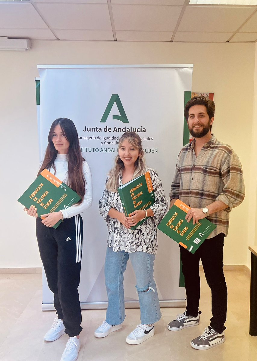 ArrabalAID's tweet photo. En la formación sobre Mujeres #VíctimasdeTrata y Contextos de #Prostitución @IAMJunta para mejorar las competencias de atención y detección de casos desde servicios de #OrientaciónLaboral. Una acción que conecta con las acciones del #PlanInnovaciónMLG @MLGparticipa+@ArrabalAID. https://t.co/oYXu7kOmmL