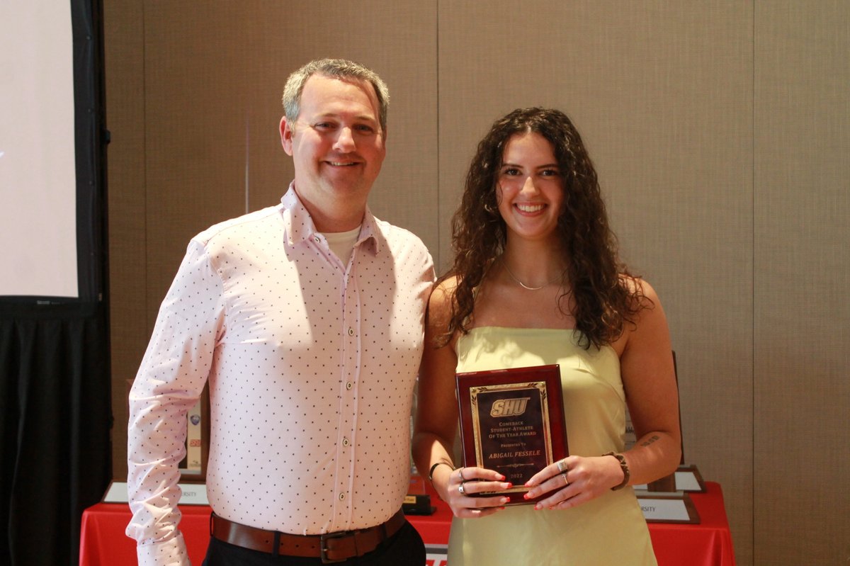 SHUET's tweet photo. CONGRATS to Abby Fessele on earning the Athletic Trainers Comeback Player of the Year Award at the 2022 SHU Senior Awards Banquet! CONGRATS to our 3️⃣ seniors who were honored this morning as well! 

#WeAreSHU https://t.co/5MmptmaZNX