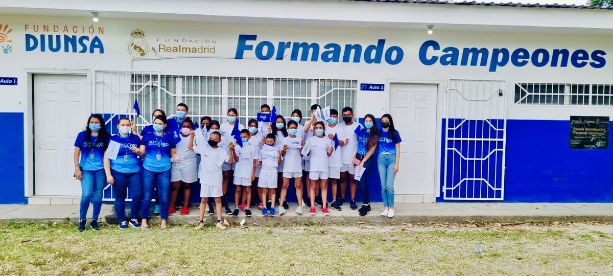 TigoHn's tweet photo. ¡Hemos finalizado una mañana muy productiva! 💪🏼 Los niños y niñas han aprendido mucho y ahora podrán conectarse y navegar de forma segura. 💻 #TigoConFundaciónRealMadrid https://t.co/us6o8koyoD