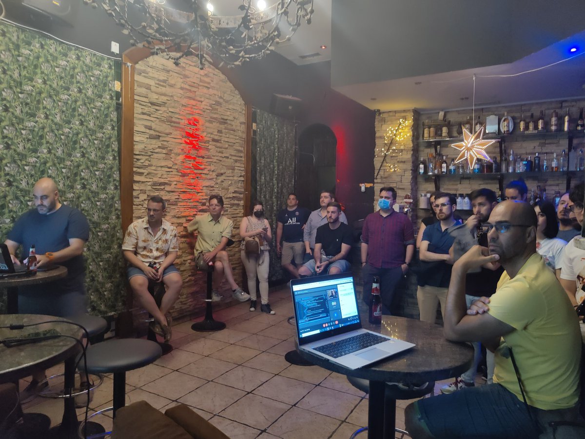 rogmacgue's tweet photo. @jotraverso contando cómo hacer LWC como un "profesional" #Ohana #salesforce #trailblazer #Sevilla #Andalucia #admim #developer https://t.co/y6eqHoNt4m