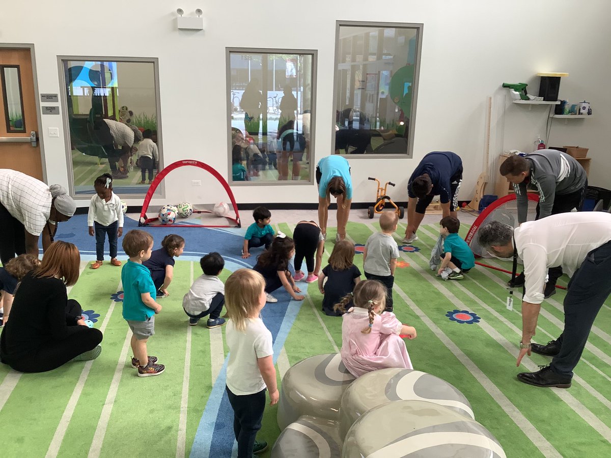 prenurserybisc's tweet image. Thank you Mr. Sharp for making a guest appearance during the #fabulousfawns soccer session with Little Sparks today! We had so much fun having a kick around with you! #bisclp #bisclincolnpark #nordangliaeducation #chicagofire #littlesparks @BISCLincolnPark @Simonamsharp