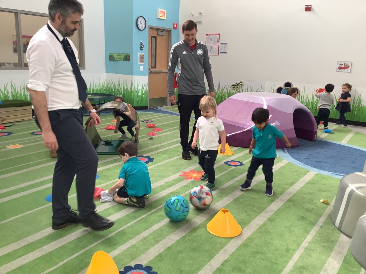 prenurserybisc's tweet image. Thank you Mr. Sharp for making a guest appearance during the #fabulousfawns soccer session with Little Sparks today! We had so much fun having a kick around with you! #bisclp #bisclincolnpark #nordangliaeducation #chicagofire #littlesparks @BISCLincolnPark @Simonamsharp
