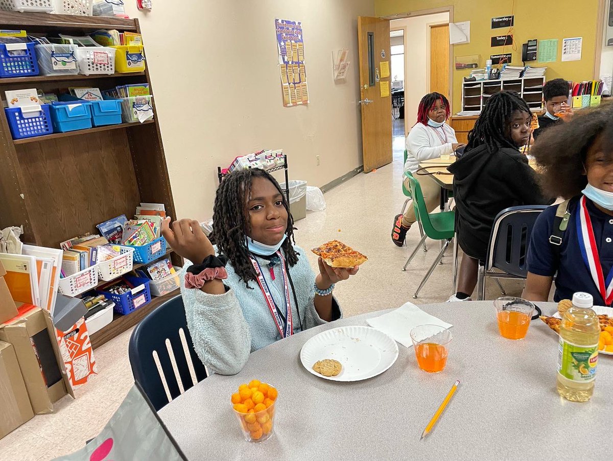 Today we celebrated our Reading Olympics winners from 5th Grade! 🥇🥈🥉
#read #readingolympics #LATCAPride