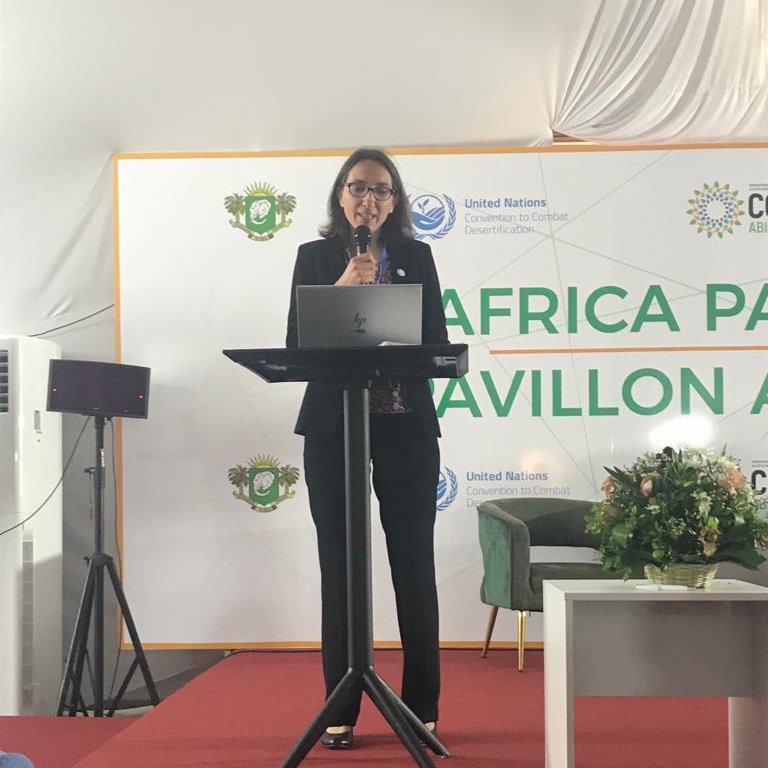 AFD_France's tweet photo. #COP15 "Il est essentiel de pouvoir mobiliser les #PDBs et instit. financières au niveau local, pour permettre aux MPMES l’accès au financement. L'AFD a développé #AGREENFI pour développer ce financement du secteur agricole" @SandraRulliere
En savoir +➡️https://t.co/hKwjQU3W6W https://t.co/JVUn1izIlQ