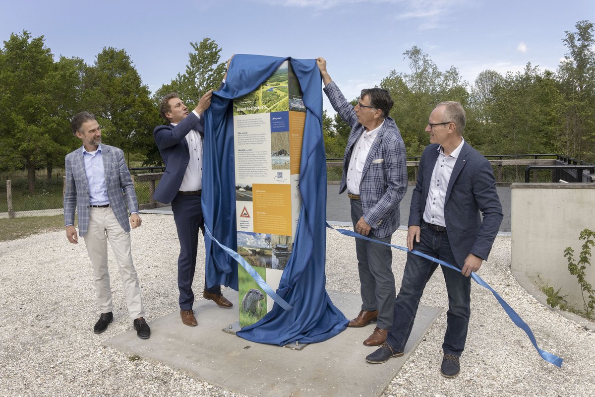 flevolandschap's tweet photo. Het vernieuwde otterverblijf in Natuurpark Lelystad is vanmiddag officieel geopend https://t.co/UjTD7E70Gs https://t.co/V08YEK1rq1