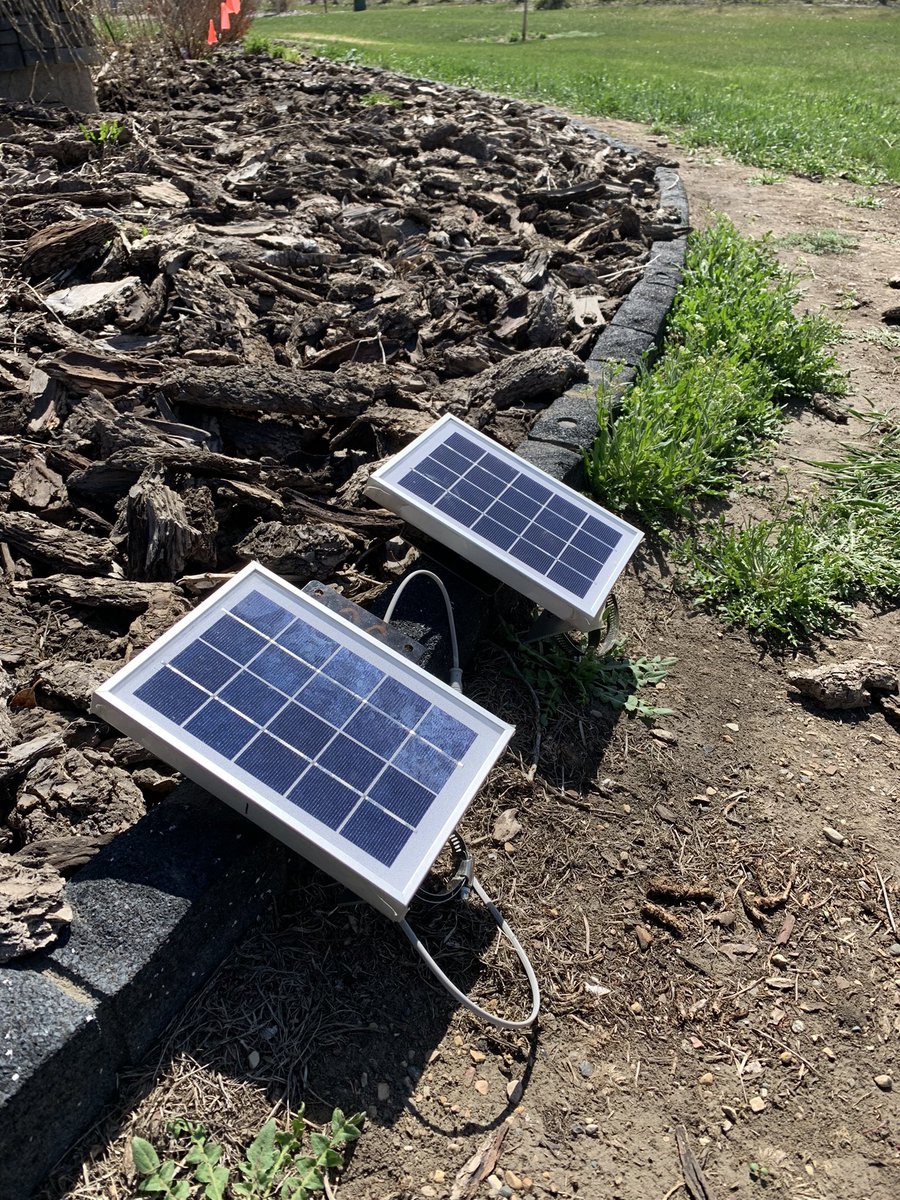 MeaghanRyersee's tweet image. Harnessing the power of the ☀️ to charge up a few @UkkoAg weather stations. These stations use predictive modelling to help growers make fungicide decisions in-season👍 #fieldperformance @syngentacanada