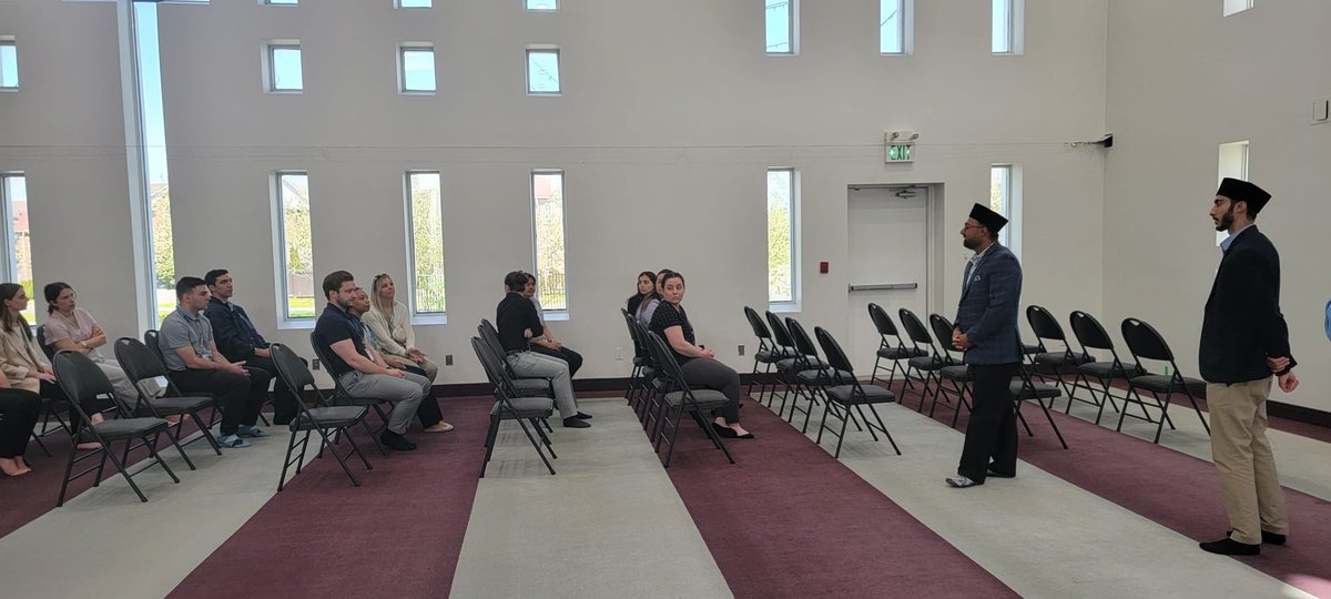 imtiazahmedsraa's tweet photo. Today, we welcomed @YRP students recruits at Bait ul Islam Mosque #vaughan &amp; gave them a mosque tour followed by an engaging Q &amp;A session. 
We are always grateful to York Region Police 4 their proactive intuitives of meeting different religious groups &amp; visiting places of worship https://t.co/nGswQMVG9V