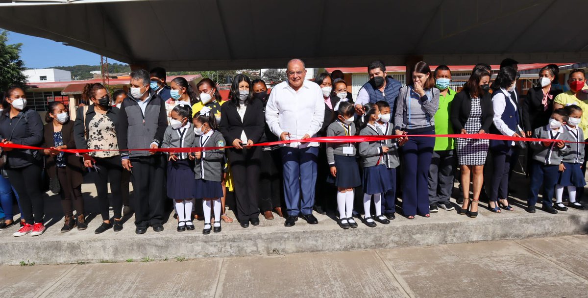 Gob_Zacatlan's tweet photo. El Presidente Municipal, @pepemarquezm , inauguró el desayunador de la Escuela Primaria Adolfo Ruiz Cortines, con el que se beneficiará a más de 600 alumnos que requerían de este espacio. (1/2) https://t.co/bVDvBhaRgU