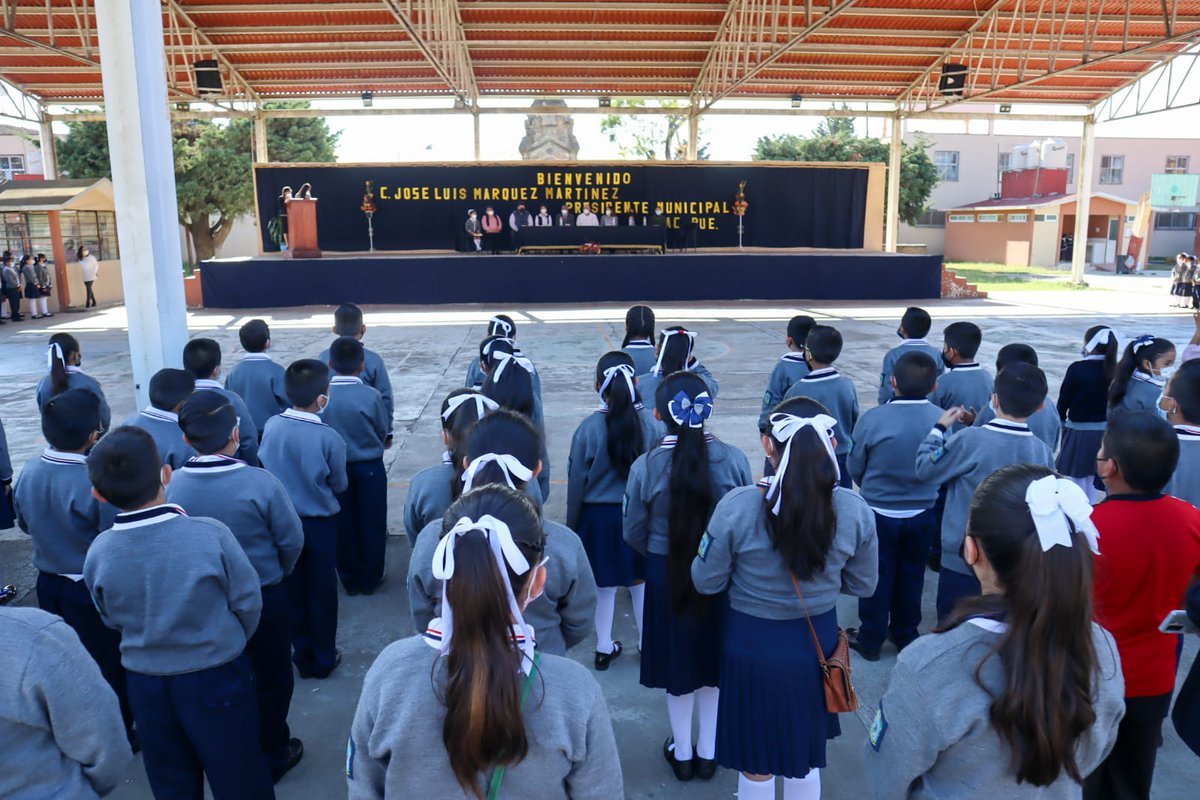 Gob_Zacatlan's tweet photo. El Presidente Municipal, @pepemarquezm , inauguró el desayunador de la Escuela Primaria Adolfo Ruiz Cortines, con el que se beneficiará a más de 600 alumnos que requerían de este espacio. (1/2) https://t.co/bVDvBhaRgU