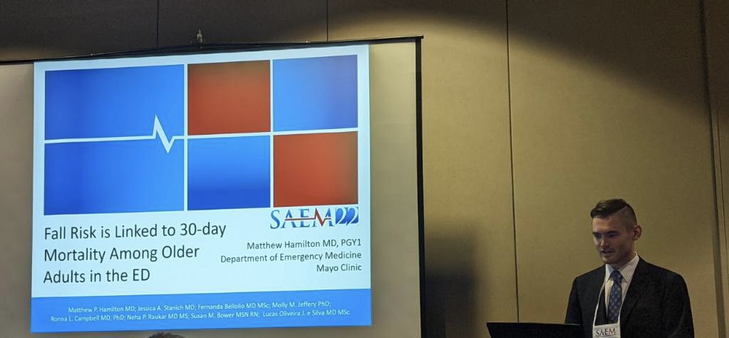 Matthew Hamilton of @MayoClinicEM our Resident Abstract Award Winner discussing high risk older adult falls associated with 30 day mortality in the ED #SAEM22 @SAEMonline Congrats Matthew! @mfbellolio @StanichJessica