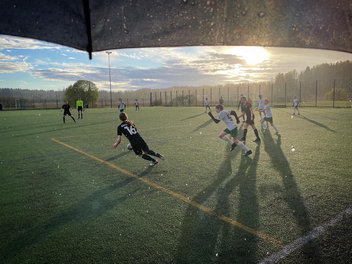 Pelipäivä ⚽️☀️☔️
Taitaa tulla kesä. 

P15 Kolmonen LePa/sininen vs #käpa07ac