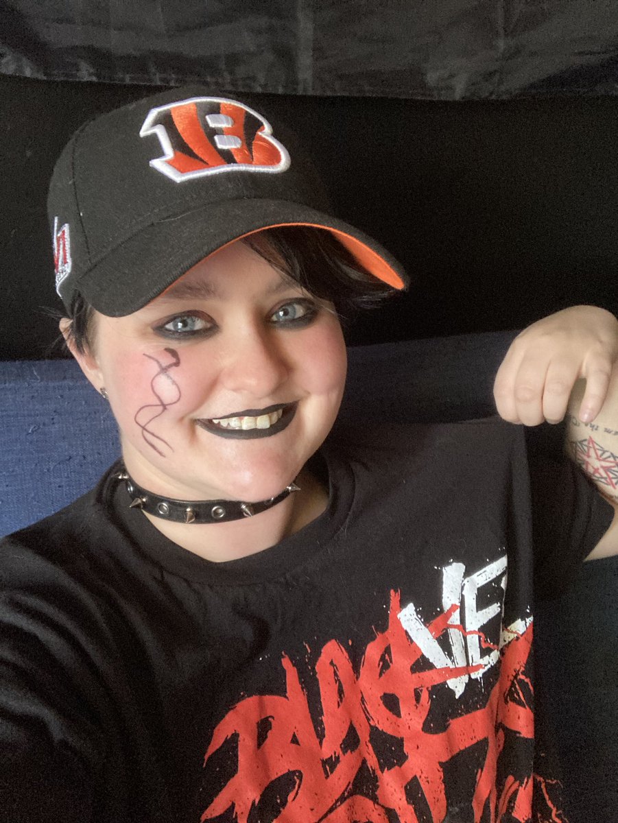 bellamy_dawes's tweet photo. When @blackveilbrides and @MIWband are dropping music videos tonight, but @Bengals are dropping their schedule as well… #BlackVeilBrides #MotionlessInWhite #BornAgainBVB #SlaughterhouseMIW #CincinnatiBengals #RuleTheJungle https://t.co/NdXFZ5Hbq8