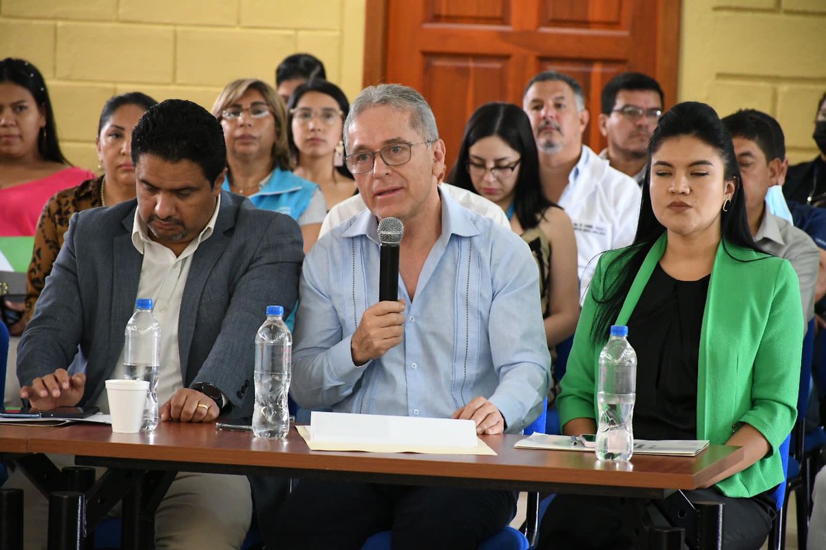EducacionZ7_Ec's tweet photo. [MACHALA] Coordinador zonal @camiloaep junto a directores distritales de la provincia de El Oro, participan de sesión de gabinete provincial del ejecutivo desconcentrado. Se brinda informe sobre el plan de retorno a clases presenciales. 

#JuntosCumplimos
#VolvamosAlCole https://t.co/9xf4H5MTs2