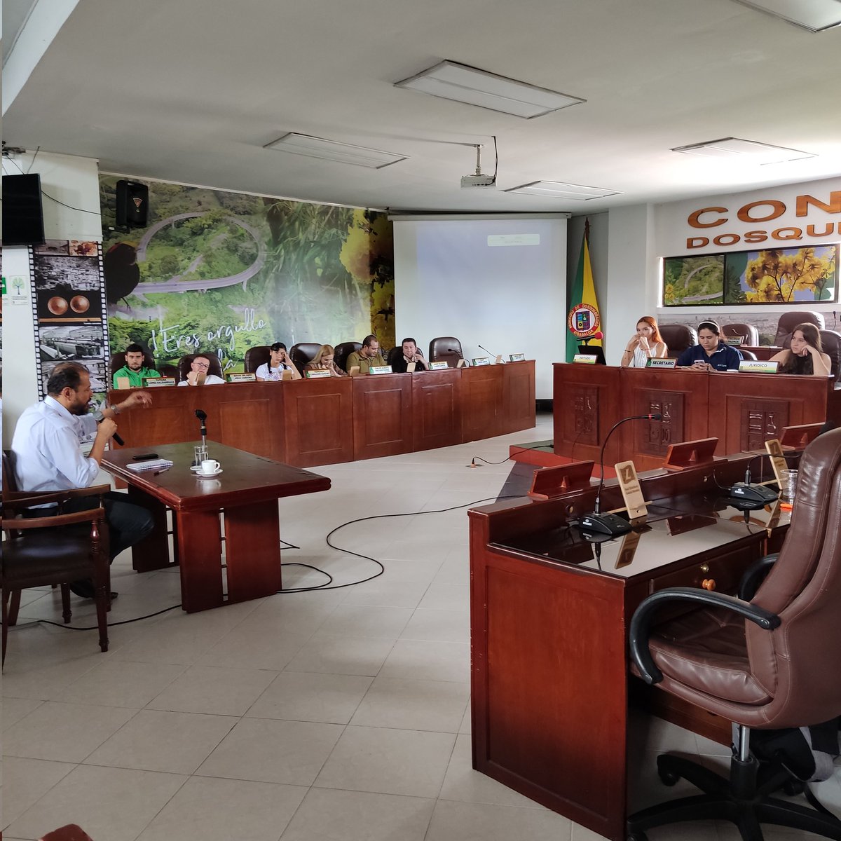 SDosquebradas's tweet photo. #AEstaHora Secretario de Educación atiende las inquietudes de los Consejeros Juveniles Municipales frente a las solicitudes de los estudiantes en Dosquebradas. https://t.co/tT6MmsLjYM