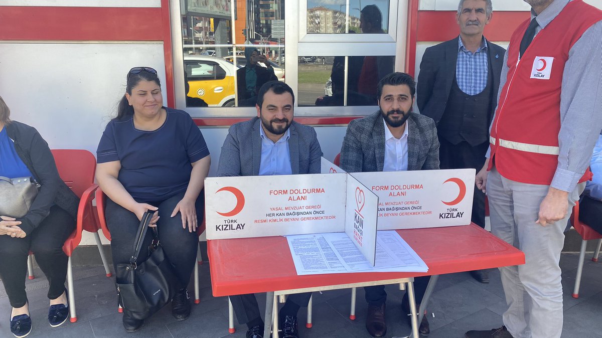 BaglaraDeva's tweet photo. Bugün Deva partisi diyarbakır bağlar ilçe başkanımız @mesutyuksel21 ve bağlar ilçe Yönetimimizle birlikte ilçemizin sağlık politikalarıBaşkanı projesiyle#kızalaykanmerkezinde etkinliğe katılım sağladık kan bağışı yaptık #KanımızdaDevaVar
@CihanUlsen @sadrettintosnlu @Ramazanava21 https://t.co/Ski92O599B