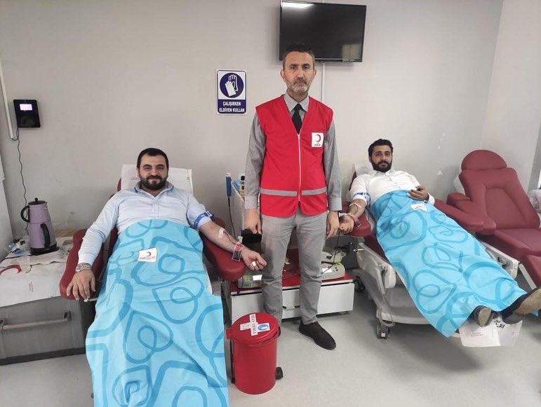 BaglaraDeva's tweet photo. Bugün Deva partisi diyarbakır bağlar ilçe başkanımız @mesutyuksel21 ve bağlar ilçe Yönetimimizle birlikte ilçemizin sağlık politikalarıBaşkanı projesiyle#kızalaykanmerkezinde etkinliğe katılım sağladık kan bağışı yaptık #KanımızdaDevaVar
@CihanUlsen @sadrettintosnlu @Ramazanava21 https://t.co/Ski92O599B
