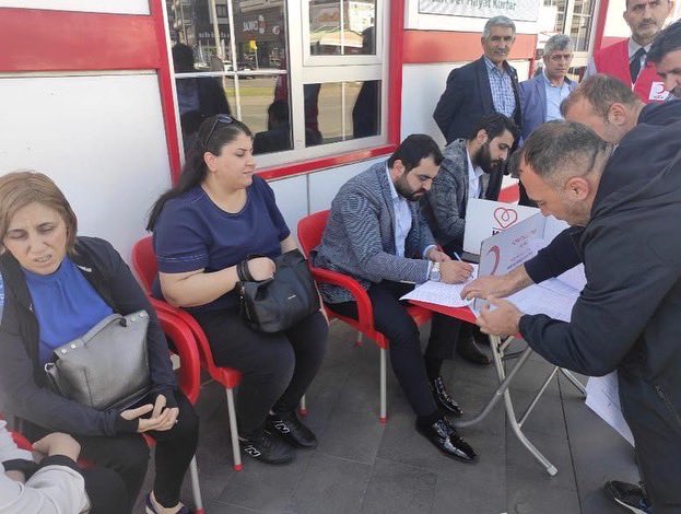 BaglaraDeva's tweet photo. Bugün Deva partisi diyarbakır bağlar ilçe başkanımız @mesutyuksel21 ve bağlar ilçe Yönetimimizle birlikte ilçemizin sağlık politikalarıBaşkanı projesiyle#kızalaykanmerkezinde etkinliğe katılım sağladık kan bağışı yaptık #KanımızdaDevaVar
@CihanUlsen @sadrettintosnlu @Ramazanava21 https://t.co/Ski92O599B