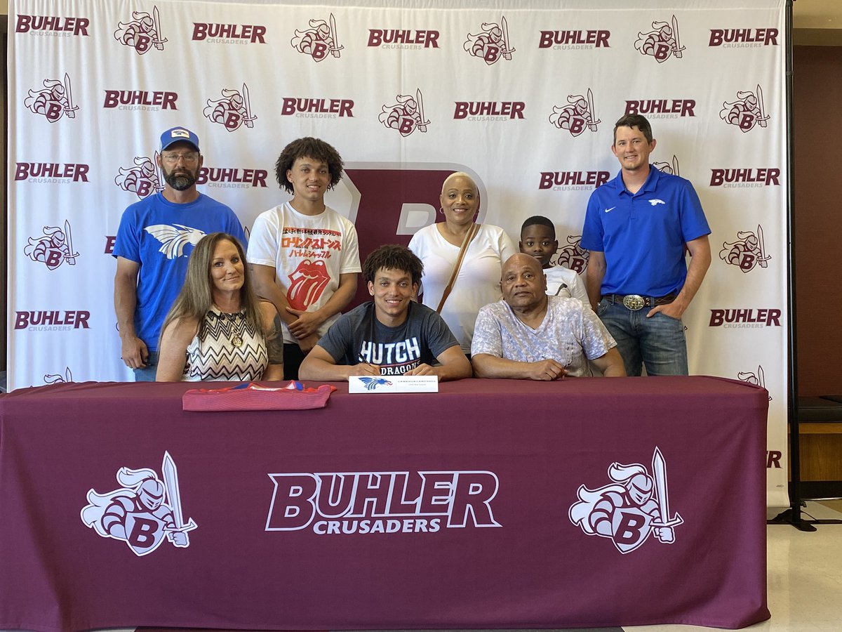 campbellrunnin's tweet photo. I am excited to announce that I will be furthering my academic and athletic career at Hutchinson Community College 🐉 @bluedragontrack @BuhlerTandF https://t.co/CH0zHPFWcy