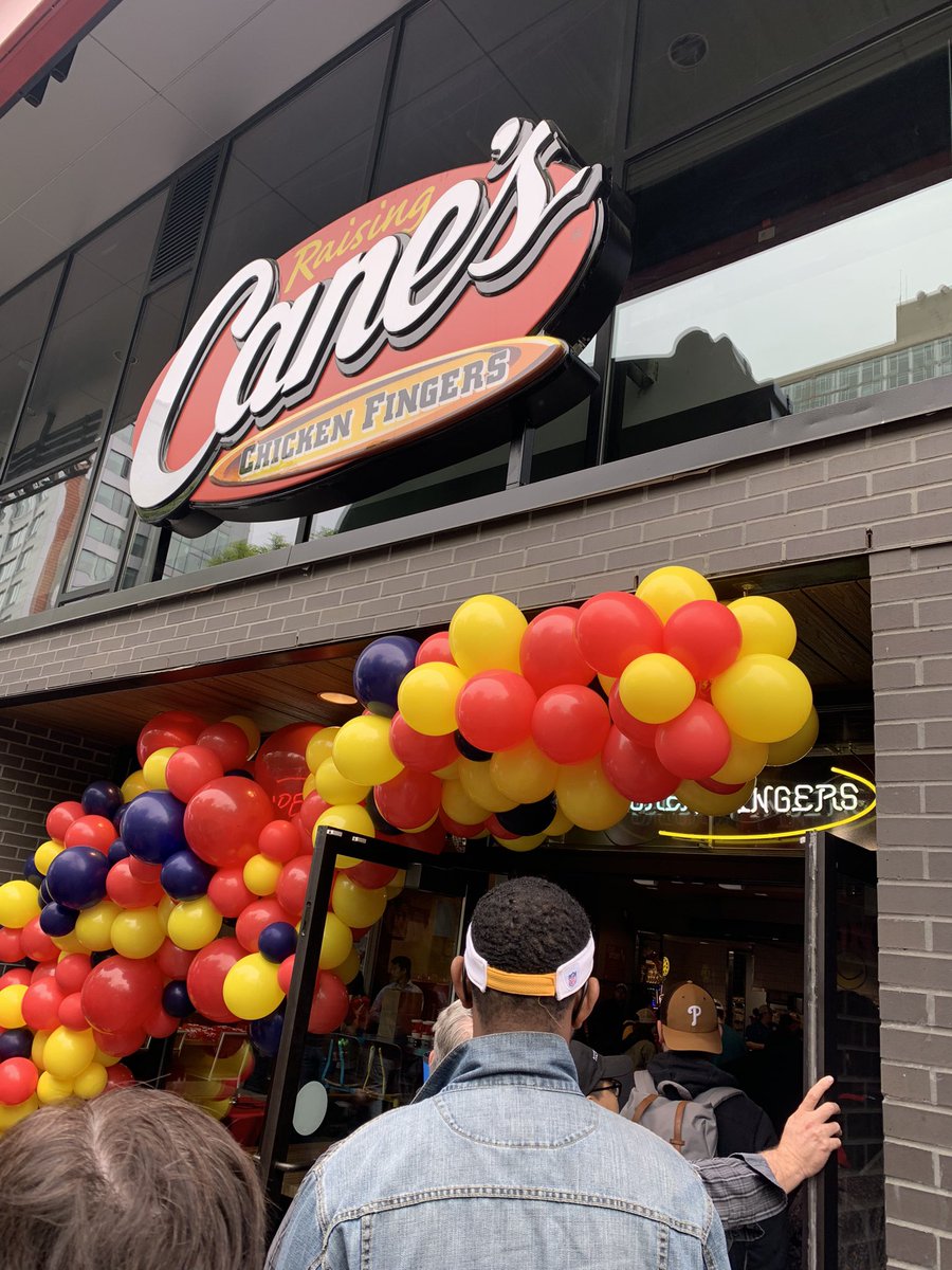 raisingcanes's tweet photo. Philly Caniacs.🤩 https://t.co/c3fEwT9ZcQ