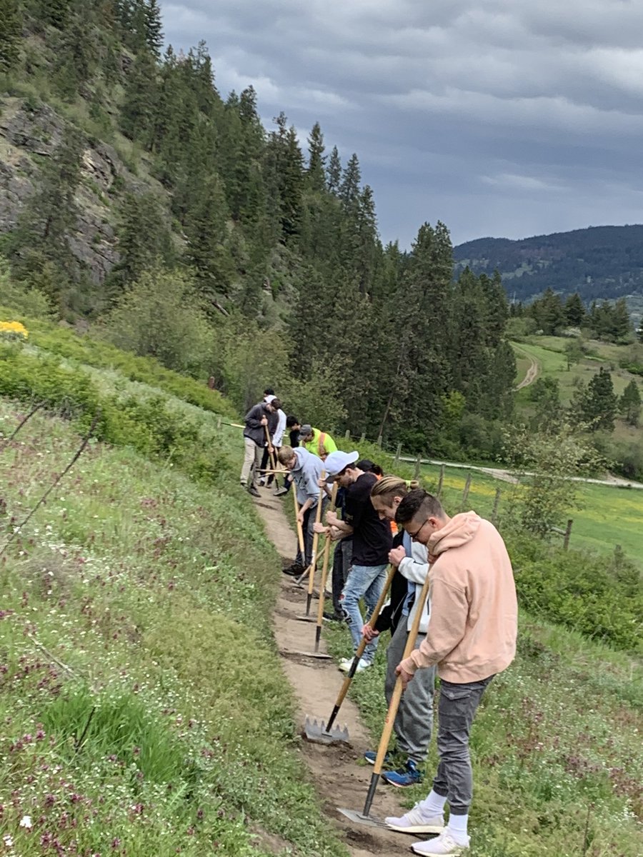 pbritton78's tweet photo. @KalamalkaSecond outdoor ed connecting with #NOCS trail crew to learn about trail maintenance and repair. #sd22learns #kalpark https://t.co/YJdJqERfKV