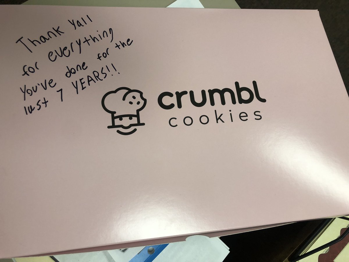TibbsEAG's tweet photo. This Senior knows the way to my heart! Gonna miss them so much! Tomorrow they graduate. #imfine #ehsco22 #imnotcryingyouarecrying https://t.co/DdNQUsX25j