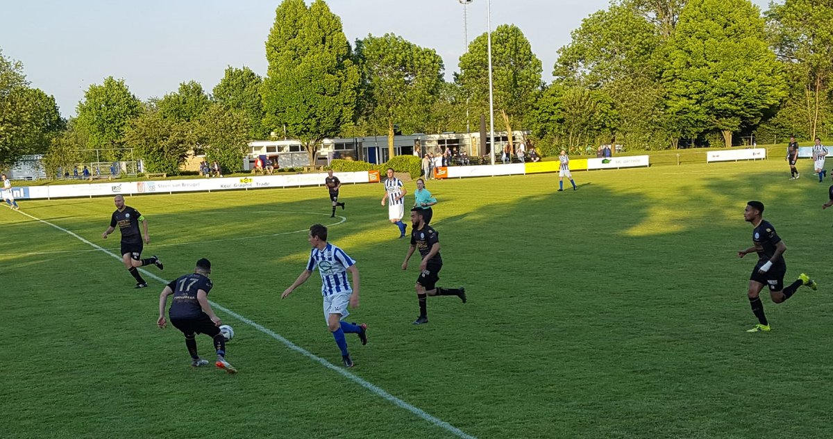MIDWEEKOVERZICHT 😅.

✔️ Lichtinstallatie spelbreker bij <a href="/Jan_van_Arckel/">Jan van Arckel</a>.
✔️ Koplopers <a href="/svBLC/">sv BLC</a> en <a href="/vlijmense_boys/">Vlijmense Boys</a> verliezen.
✔️ <a href="/FC_Engelen/">FC Engelen</a> en <a href="/rksvSchijndel/">RKSV Schijndel</a> lopen ook averij op.
✔️ Onderin pakken <a href="/vvTGG/">vvTGG</a> en @SC_Gestel18 belangrijke punten.

➡️ bit.ly/38qEzoX