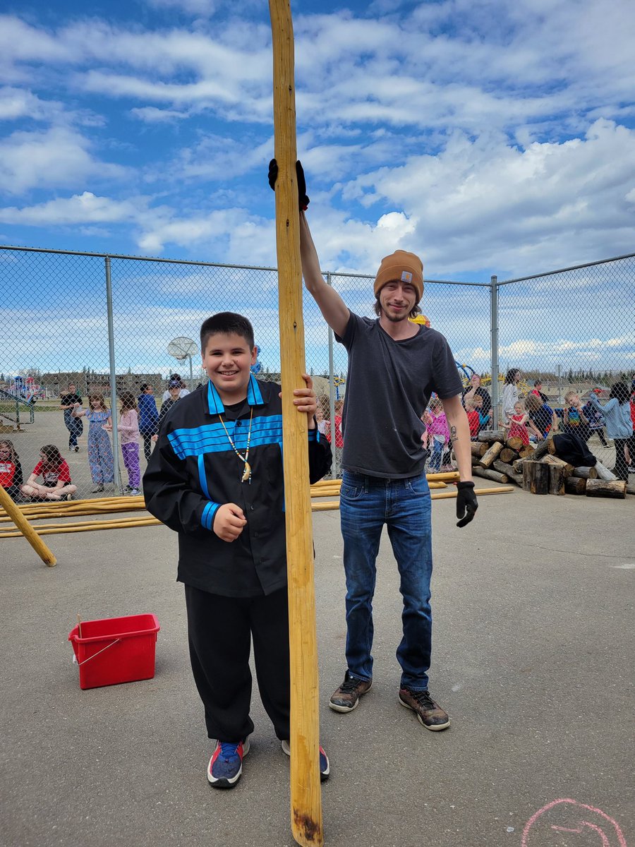 ann_oldnall's tweet photo. Raising our Teepee gifted from @suncor . Already booked for lessons tomorrow. @kathygi63291952 @indigenousFMPSD @ATAindigenous @SpiritBear @pollyanna @thickwoodArts @sagecmitchell #gratitude #reclaimingculture #waysofknowing https://t.co/Pm1MCNkkZH