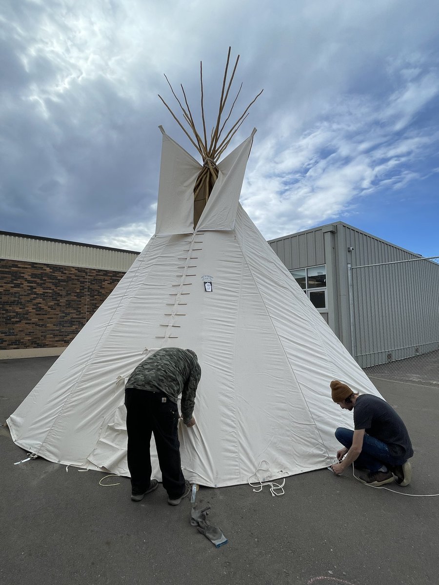 ann_oldnall's tweet photo. Raising our Teepee gifted from @suncor . Already booked for lessons tomorrow. @kathygi63291952 @indigenousFMPSD @ATAindigenous @SpiritBear @pollyanna @thickwoodArts @sagecmitchell #gratitude #reclaimingculture #waysofknowing https://t.co/Pm1MCNkkZH