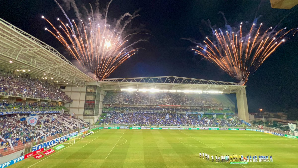 RiosComunicacao's tweet photo. Nós somos loucos, somos @Cruzeiro 💙🦊🎶 https://t.co/IlSYkdu6hs