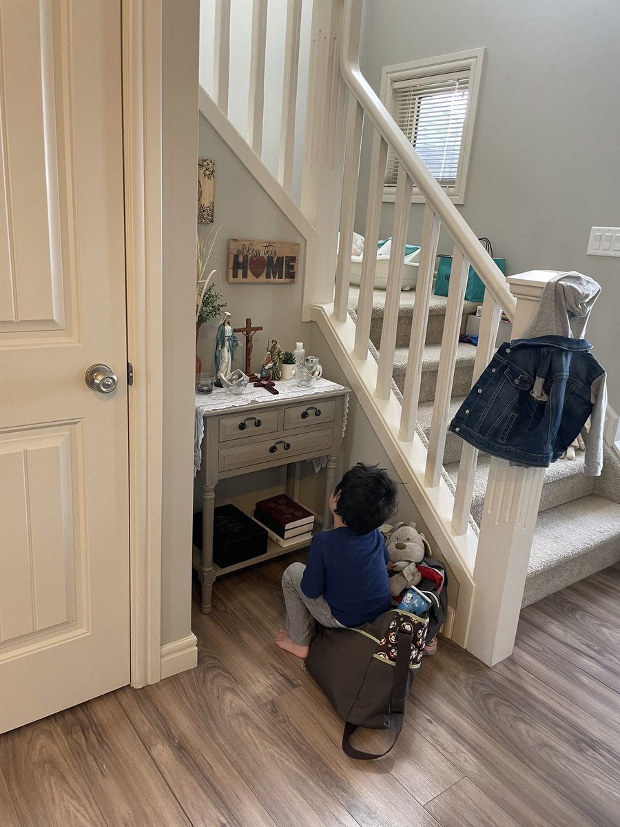 meaculpatea's tweet photo. Caught my kid praying the Hail Mary 😭❤️ https://t.co/hNYTI72faV