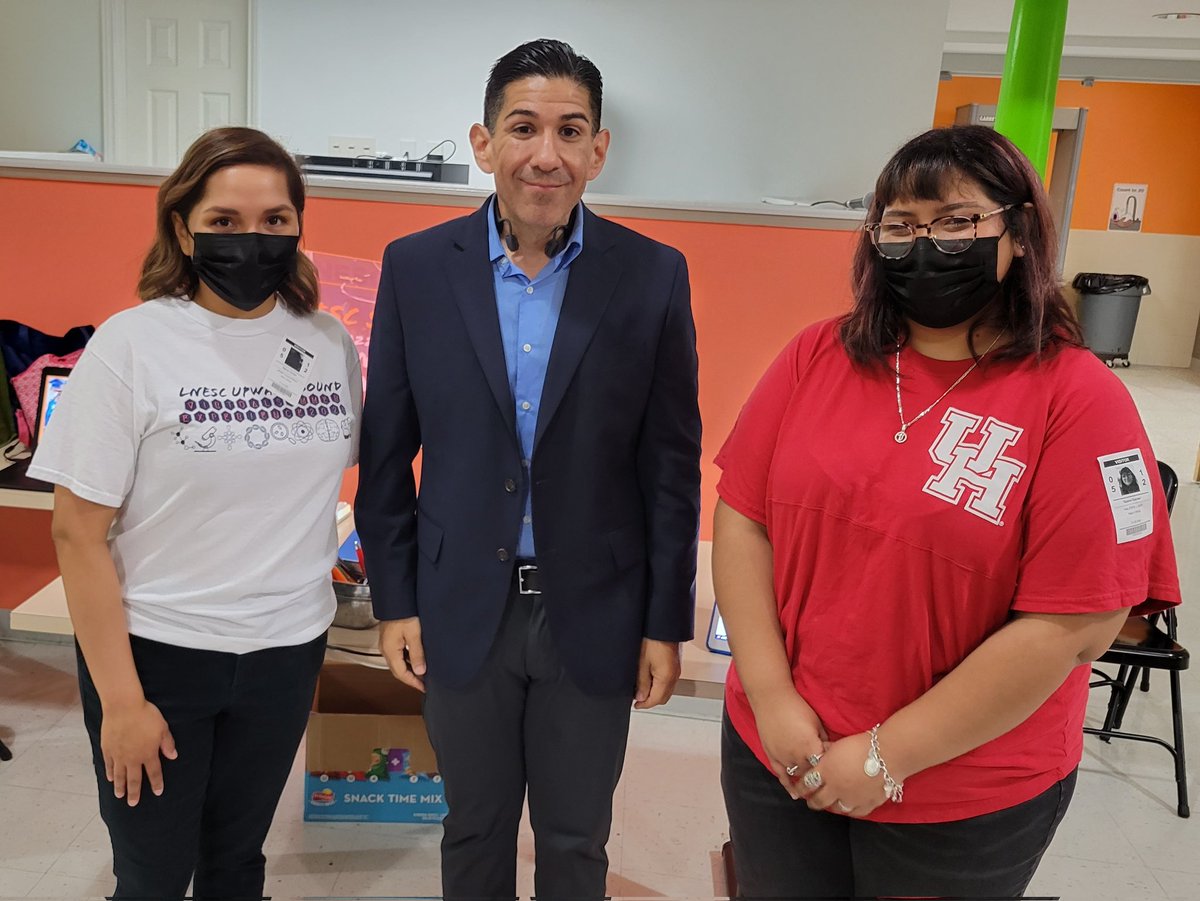 damonjasso's tweet photo. Thank you to @LNESC for providing our high school students with an opportunity to learn more and sign up for LNESC summer camp!

RYSS T-STEM and STEM Academy is all about learning.

#SummerCamp #ryss #lnesc https://t.co/OttceBuyz3
