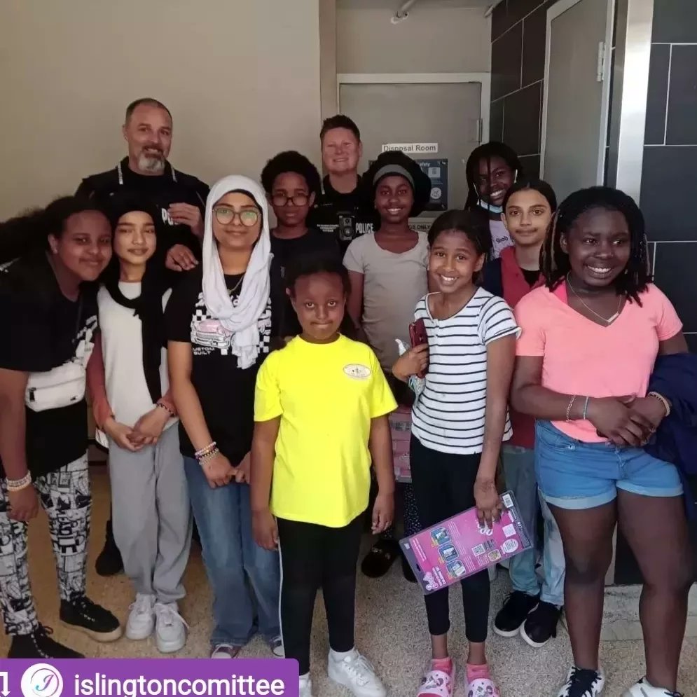 Collectivegrou1's tweet photo. Thank you to @islingtoncomitee  team including @tandridgeccg @malvern Collective and Lawrence Heights for bringing joy and smile to the families at Islington. Thank you to our Wonderful NCOs  at @TPS23Div  Roland and Tracey for supporting the Toy Drive https://t.co/7xhH185Ib0