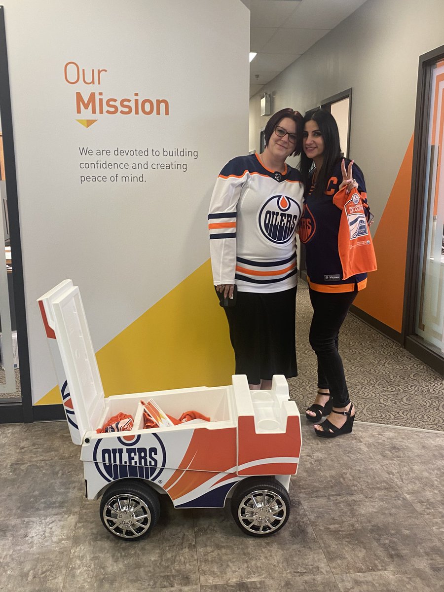 CoventryHomes's tweet photo. Let’s Go @EdmontonOilers! 🧡💙🤍#Oilers #Game6 #PreferredBuilder https://t.co/Y4atUWzTTE