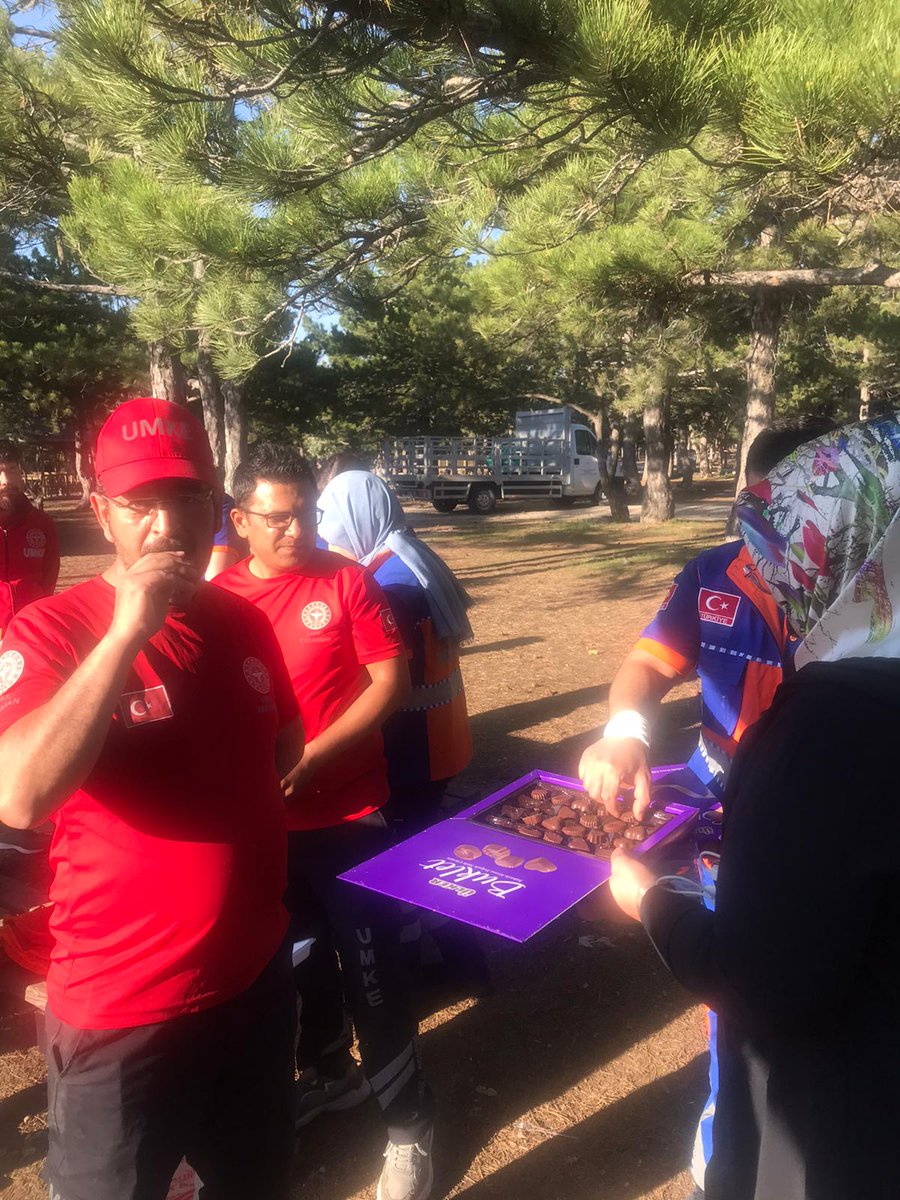 KIskaraman's tweet photo. Karaman,Konya, Aksaray UMKE ekibimizi
Eğitim aldıkları  kamp alanında ziyaret ettik.
 "Ekiplerimiz 7 - 24, zorlu şartlarda görevlerinin başında hizmete devam ediyor. Ekiplerimiz hastaya ulaşmak için mücadeleden vazgeçmiyor. Teşekkürler 112 ve UMKE. İyi ki varsınız" https://t.co/RwII74zXxq