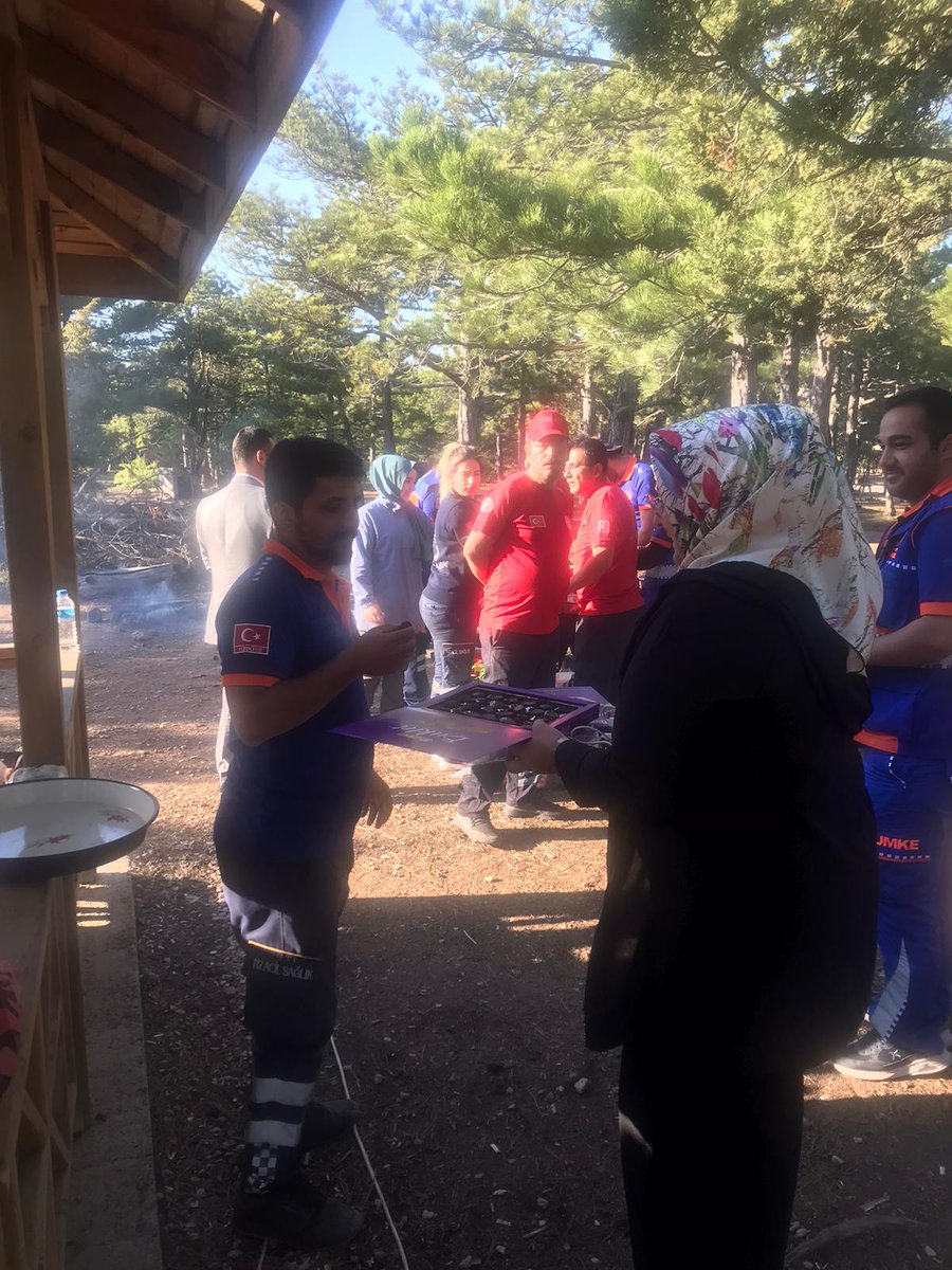 KIskaraman's tweet photo. Karaman,Konya, Aksaray UMKE ekibimizi
Eğitim aldıkları  kamp alanında ziyaret ettik.
 "Ekiplerimiz 7 - 24, zorlu şartlarda görevlerinin başında hizmete devam ediyor. Ekiplerimiz hastaya ulaşmak için mücadeleden vazgeçmiyor. Teşekkürler 112 ve UMKE. İyi ki varsınız" https://t.co/RwII74zXxq