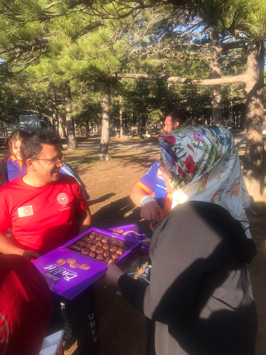 KIskaraman's tweet photo. Karaman,Konya, Aksaray UMKE ekibimizi
Eğitim aldıkları  kamp alanında ziyaret ettik.
 "Ekiplerimiz 7 - 24, zorlu şartlarda görevlerinin başında hizmete devam ediyor. Ekiplerimiz hastaya ulaşmak için mücadeleden vazgeçmiyor. Teşekkürler 112 ve UMKE. İyi ki varsınız" https://t.co/RwII74zXxq
