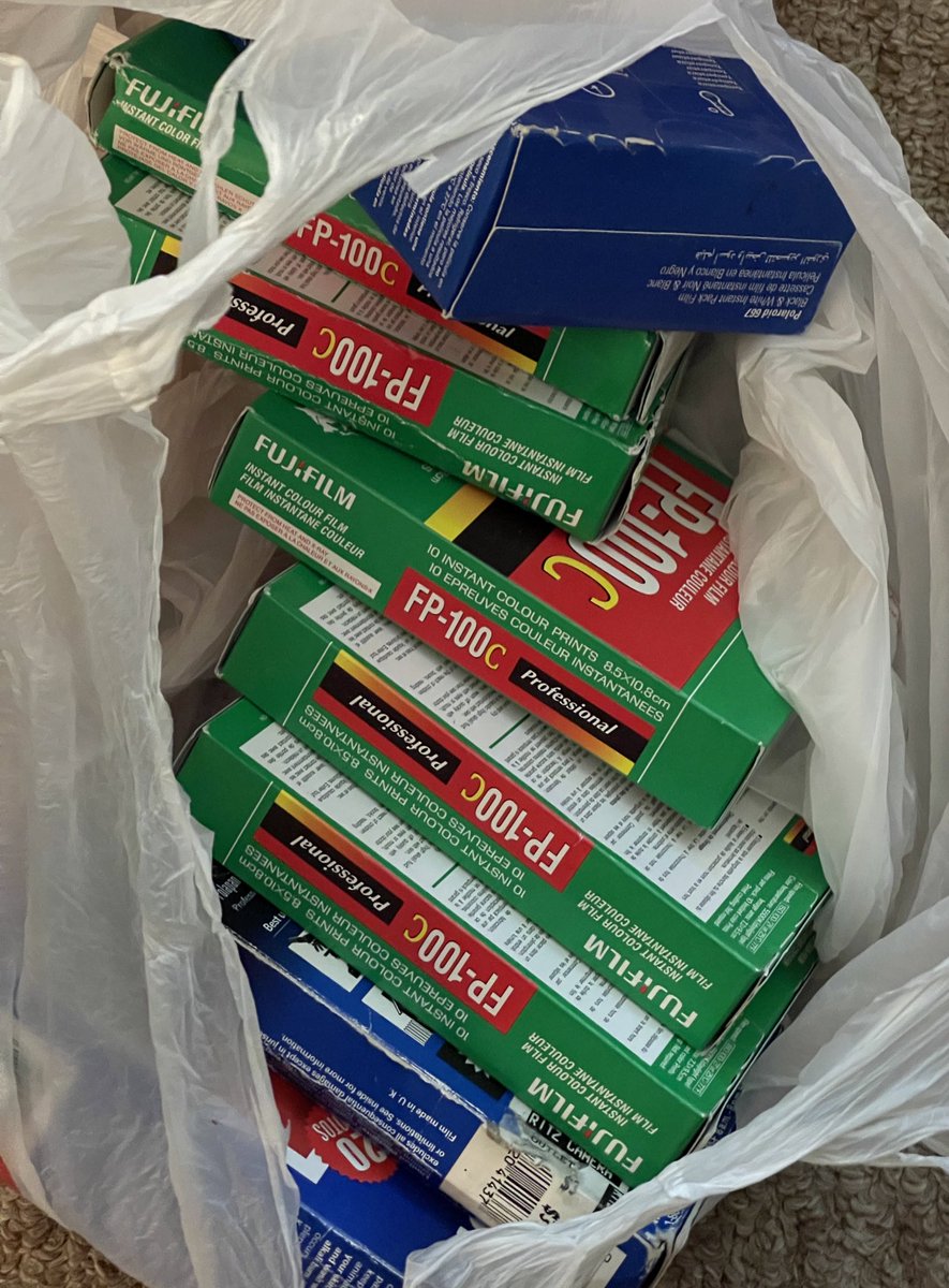 35mmfilmroll's tweet photo. Uffff I almost forgot these in the refrigerator. I remember to pay 10$ per pack, now they cost a small fortune 😭
@FujifilmUS bring this back!!!
#fp100 #polaroid #filmphotography https://t.co/kXmjbH9pdi