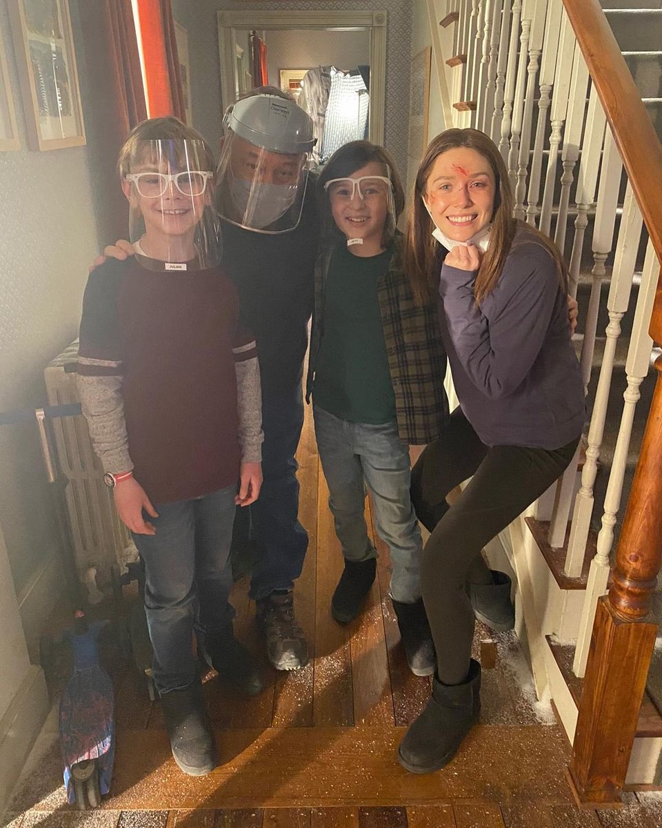 UrielMJJ's tweet photo. #SamRaimi con #ElizabethOlsen, Julian Hilliard &amp; Jett Klyne en detrás de cámara de #DoctorStrange In The #MultiverseOfMadness ! https://t.co/vl1MabW8Y0