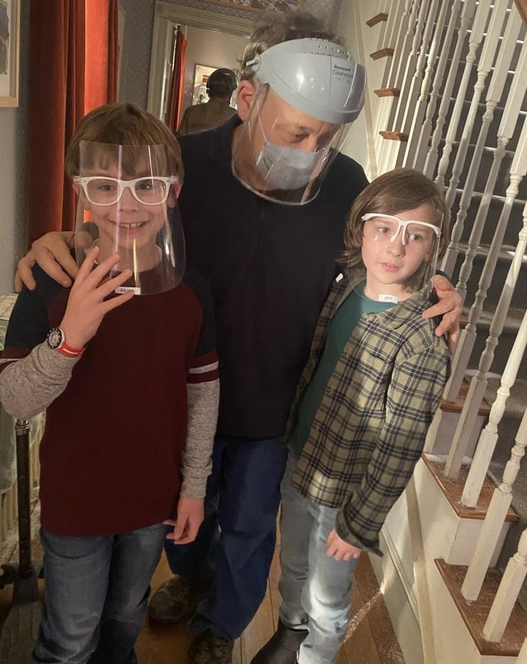 UrielMJJ's tweet photo. #SamRaimi con #ElizabethOlsen, Julian Hilliard &amp; Jett Klyne en detrás de cámara de #DoctorStrange In The #MultiverseOfMadness ! https://t.co/vl1MabW8Y0