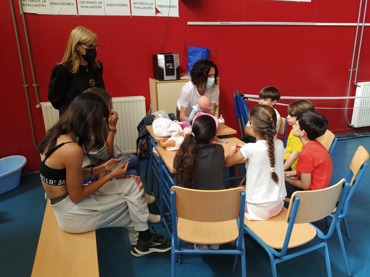 BosqueApoyo's tweet photo. Dando charla sobre corresponsabilidad en los coles de La Algaba. Nuestra aportación ha sido tratar el momento en el q el bebé llega a casa.Genial la actividad promovida x el Torre d los guzmanes en colaboración con la del. d igualdad del @Ayto_algaba. https://t.co/KCTzmdDzsn