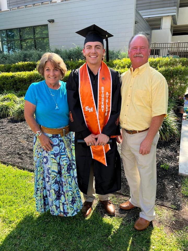 ryanlandry6712's tweet image. GRADUATED🎓

Thank you @SamHoustonState , I’m a Bearkat forever🟠