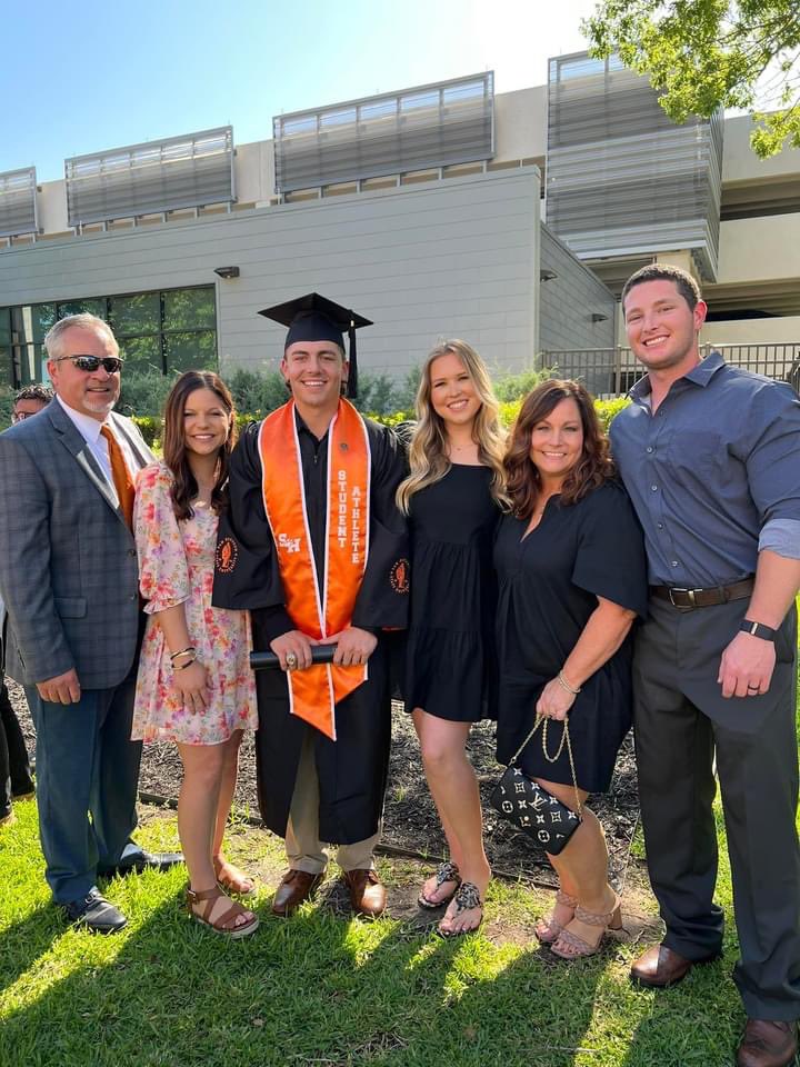 ryanlandry6712's tweet image. GRADUATED🎓

Thank you @SamHoustonState , I’m a Bearkat forever🟠
