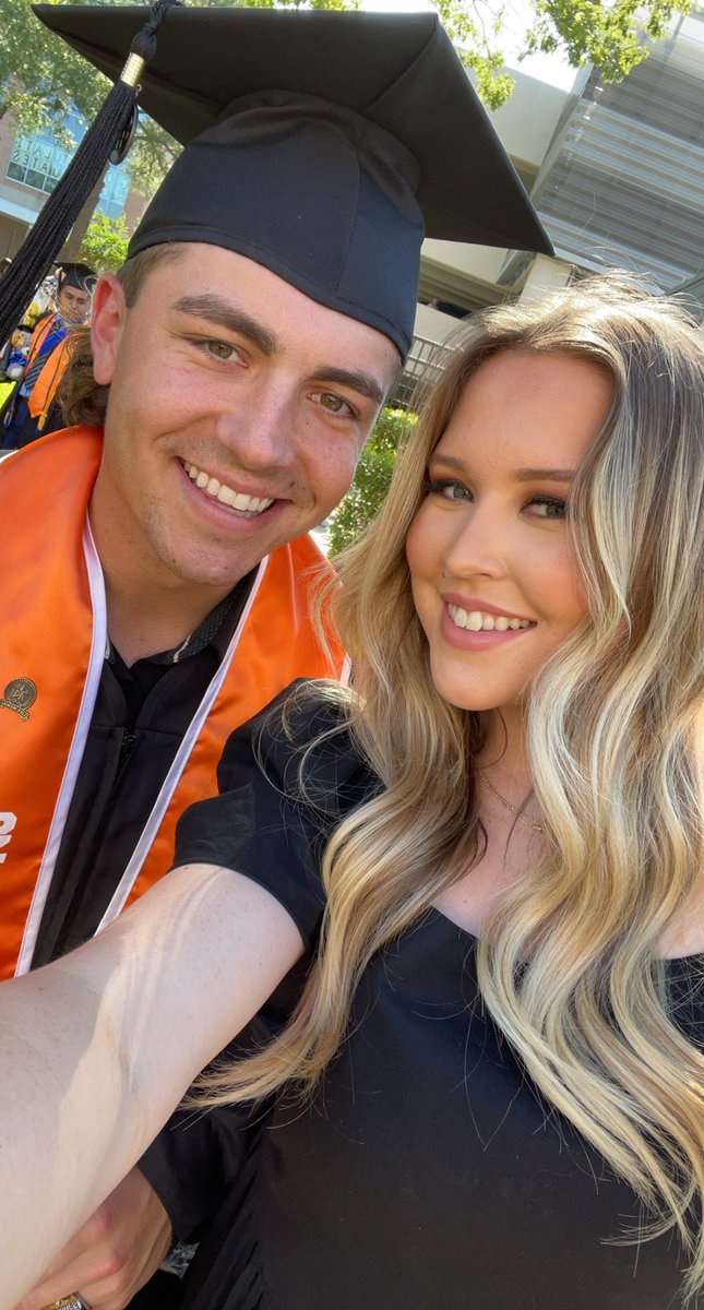 ryanlandry6712's tweet image. GRADUATED🎓

Thank you @SamHoustonState , I’m a Bearkat forever🟠