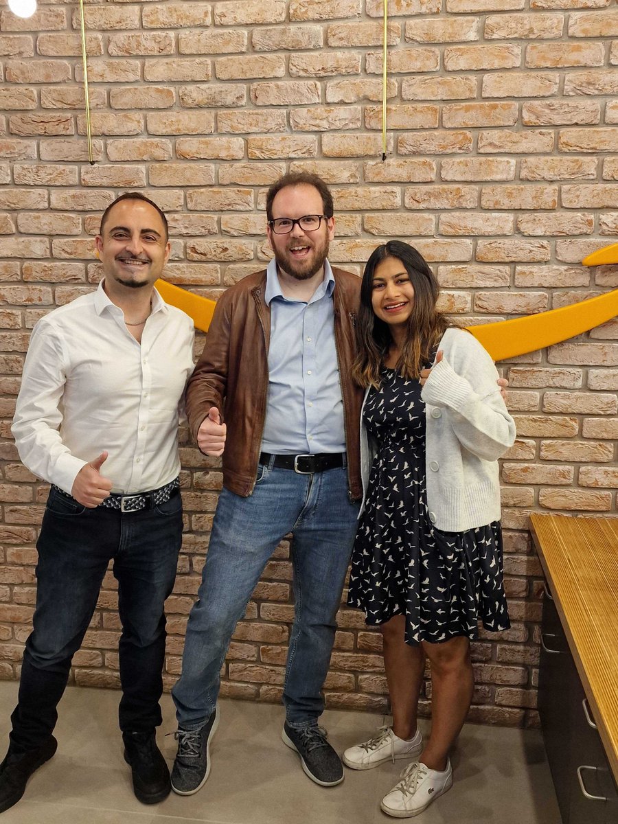 AmazonAppDev's tweet photo. How many evangelists does it take to change a light bulb? 🤔These are the types of hard-hitting questions we'll be answering in our first Ask Me Anything.
Drop your questions below and tune in live on Twitch next Tuesday 10AM PST/ 6PM GMT. @Mariuxtheone @anisha_malde @joaolaq https://t.co/GNC0j9ZgzF