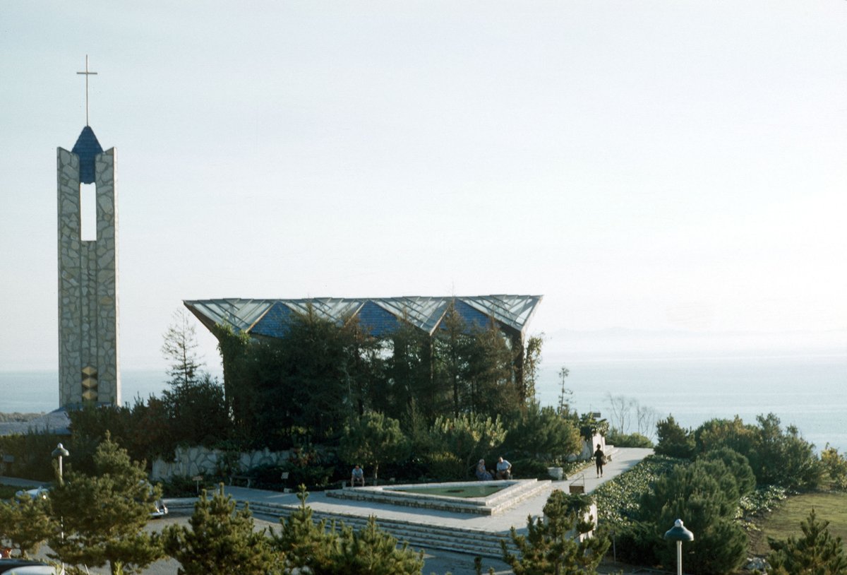 ChapelWayfarers's tweet image. May 13th, 1951 - Happy 71st Birthday, Wayfarers Chapel! We take this day to celebrate another wonderful year of our beautiful glass church

#wayfarerschapel #LloydWright #anniversary #architecture #glasschapel #glasschurch #celebrate #71
