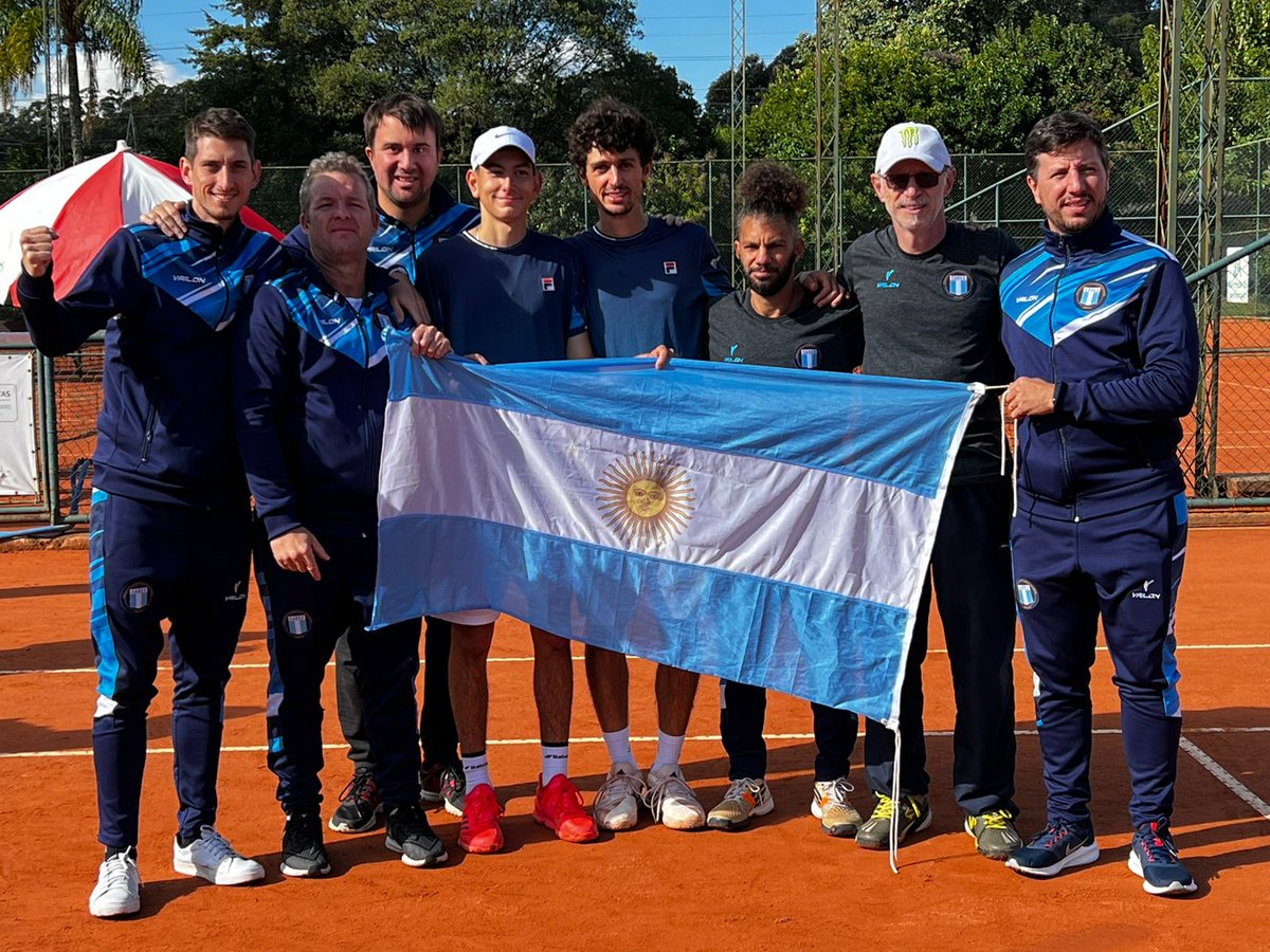 DeportesAR's tweet photo. ¡Siguen las buenas actuaciones en las Sordolimpiadas de Brasil 🇧🇷! 

El equipo argentino sumó dos diplomas con el cuarto puesto en el dobles de tenis y el quinto obtenido por el seleccionado de básquetbol. ¡Felicitaciones! https://t.co/1cw12ECzza