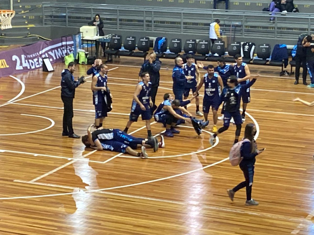 DeportesAR's tweet photo. ¡Siguen las buenas actuaciones en las Sordolimpiadas de Brasil 🇧🇷! 

El equipo argentino sumó dos diplomas con el cuarto puesto en el dobles de tenis y el quinto obtenido por el seleccionado de básquetbol. ¡Felicitaciones! https://t.co/1cw12ECzza