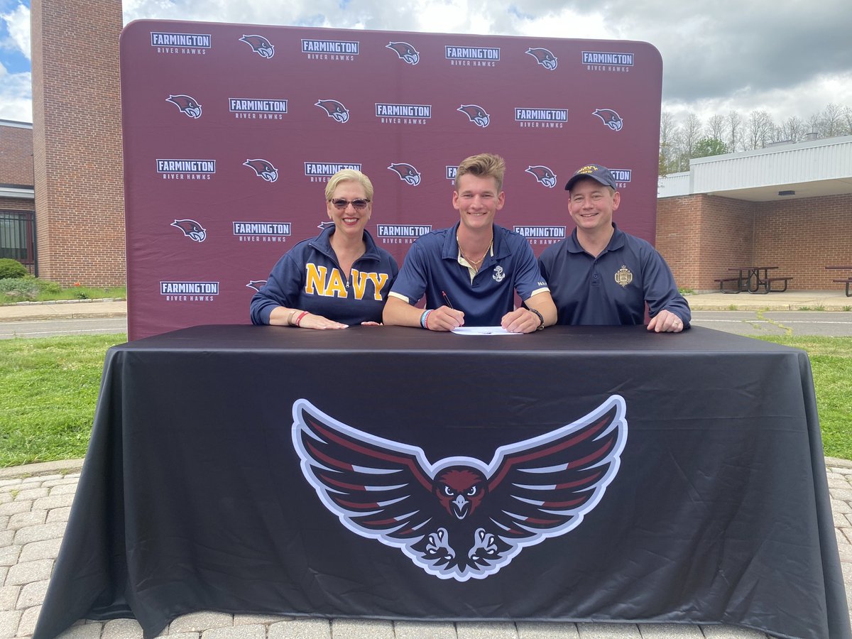 FHS_RiverHawks's tweet photo. Congratulations to Nicholas Duncan on his commitment to row at the United States Naval Academy!
#ctcrew
#SOARING https://t.co/c2C8l1B1aw