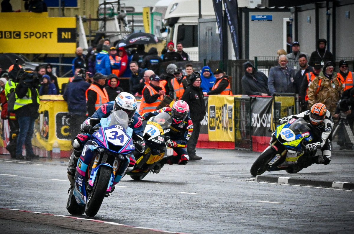 McRun262's tweet photo. The @weewizard34 was untouchable tonight in sketchy conditions at the @northwest200 taking wins in both the Supersport and Superstock races. Here he leads the other Supersport podium winners #DaveyTodd and @McWill99
.
#NikonZ50
1/2000s | f6.3 | ISO 2500 https://t.co/BQkCmLa2Ag